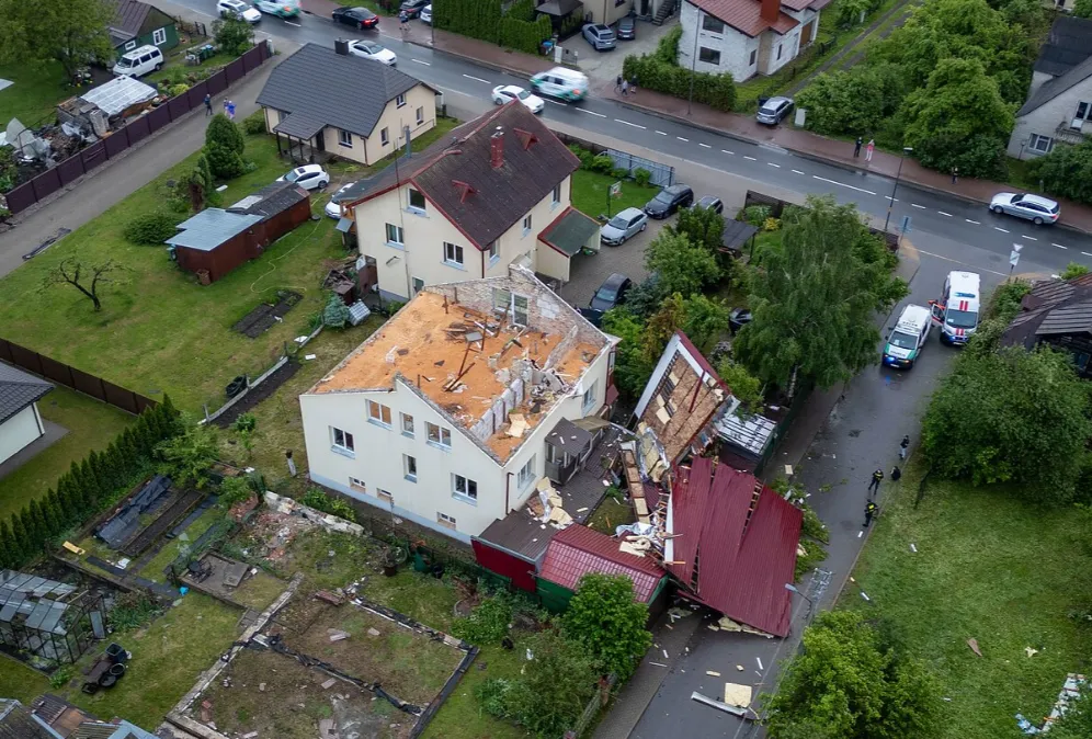 В Литве зафиксировали три торнадо: видео аномалии