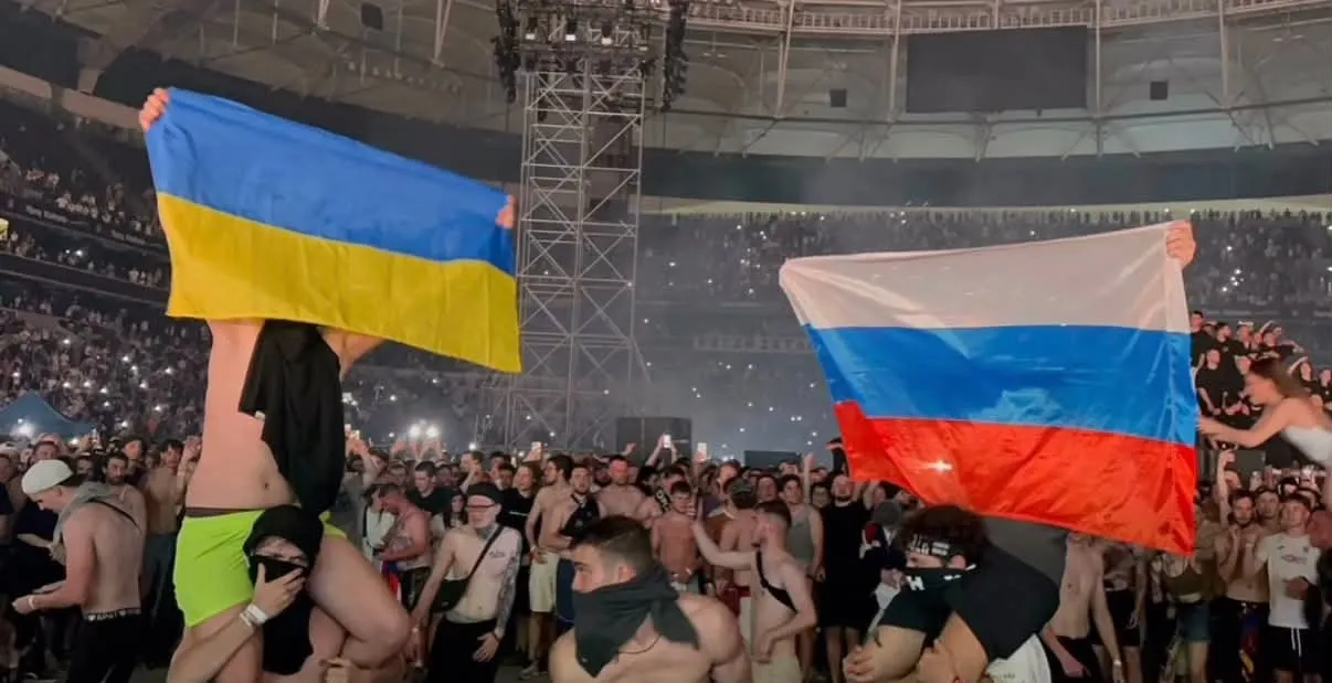 "До біса політику": фанати "голуба миру" Макса Коржа розгромили Стамбул, але нарвалися на хвилю люті від українців