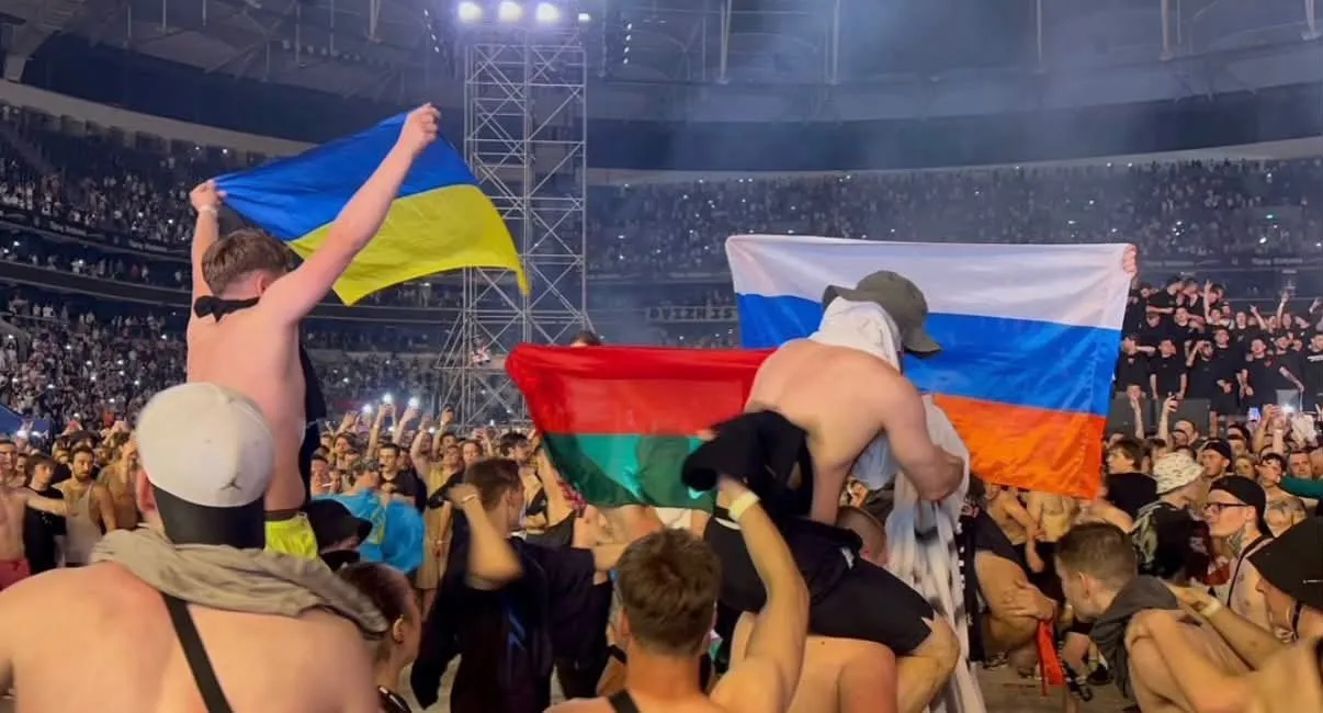"До біса політику": фанати "голуба миру" Макса Коржа розгромили Стамбул, але нарвалися на хвилю люті від українців