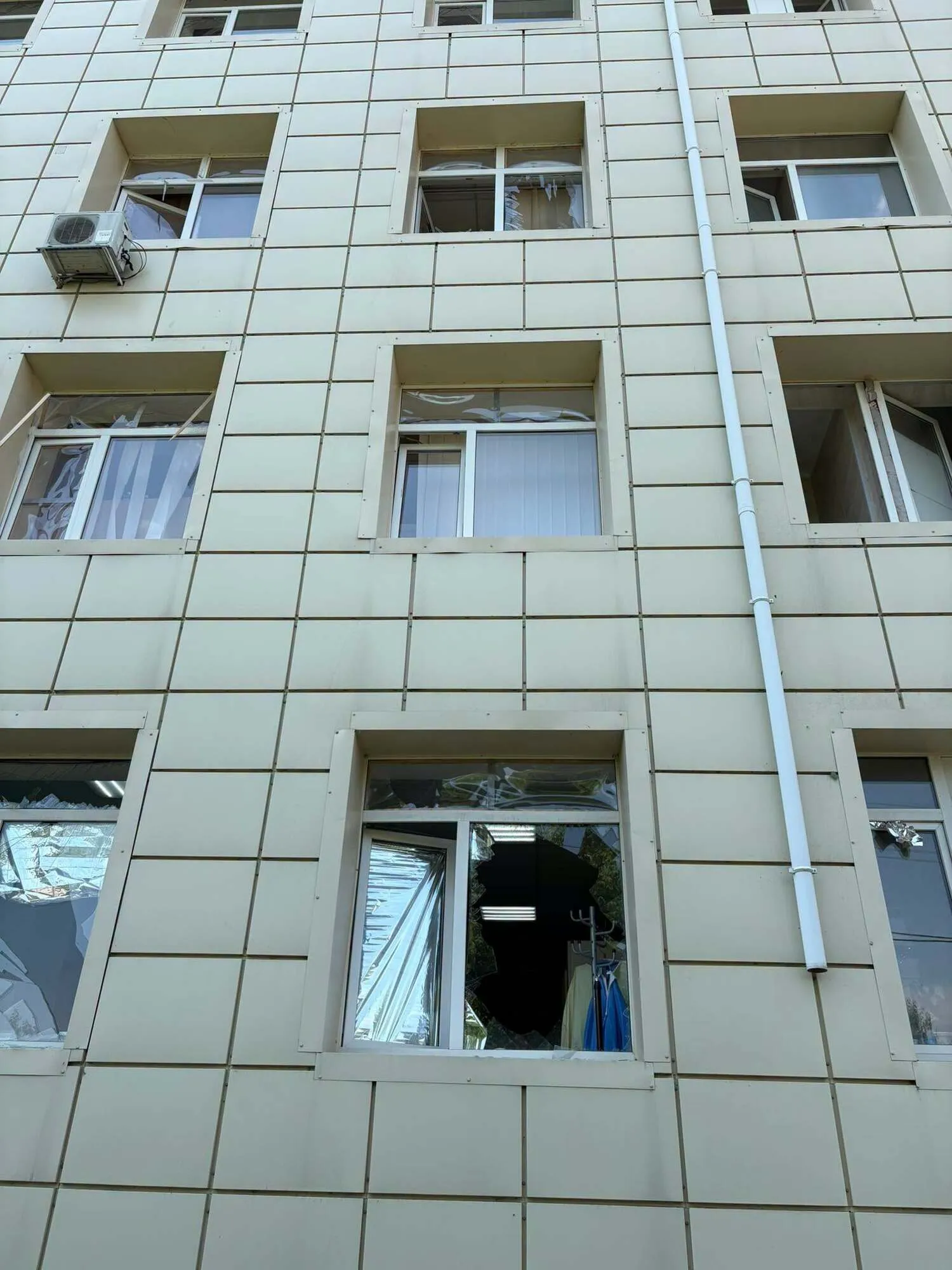 Оккупанты атаковали Славянск: среди раненых – 17-летняя девушка. Фото и видео