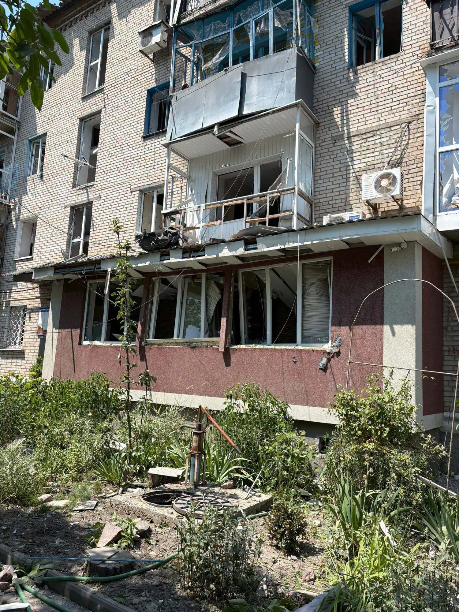 Оккупанты атаковали Славянск: среди раненых – 17-летняя девушка. Фото и видео
