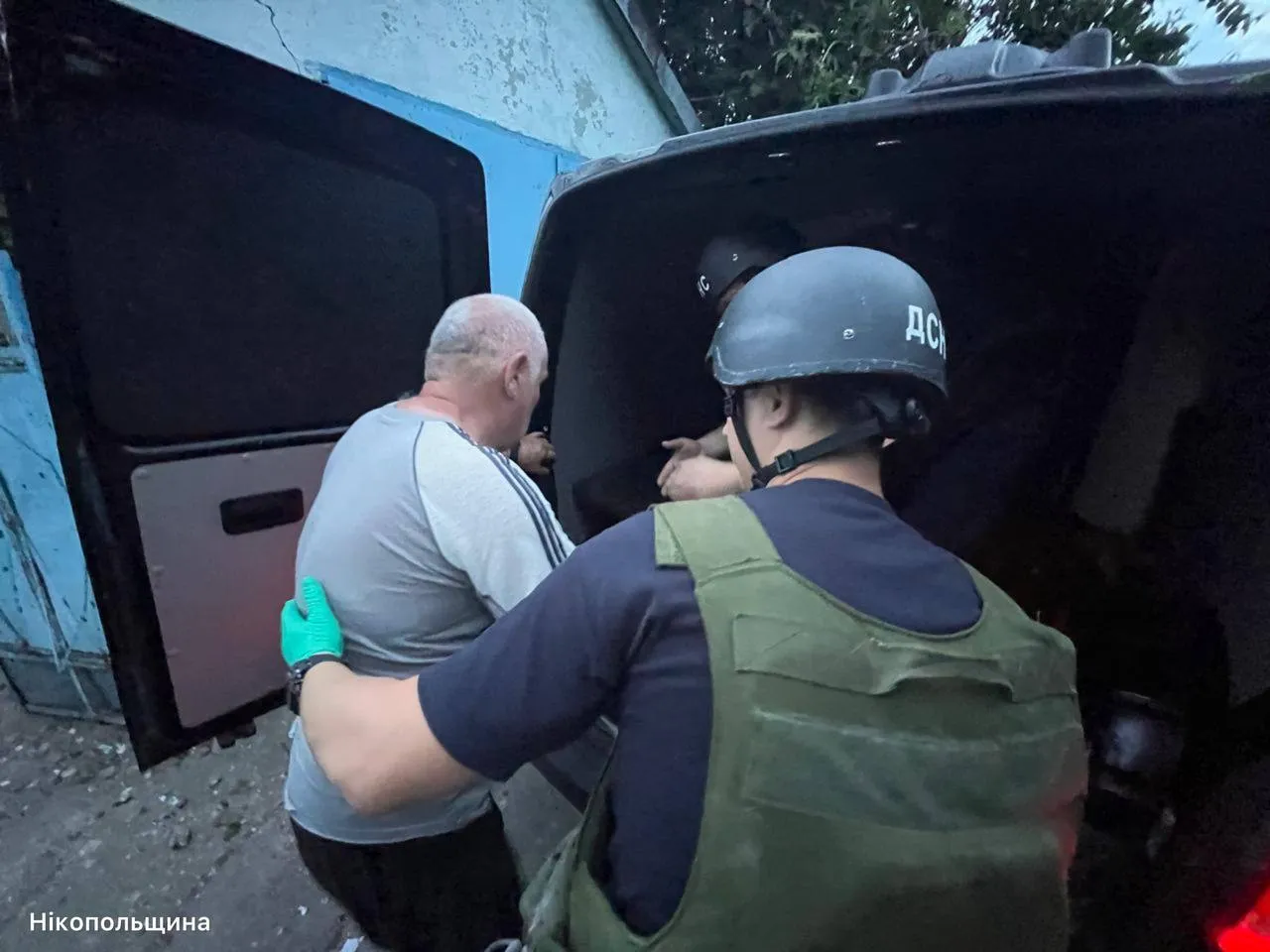 Окупанти вдарили по Дніпропетровщині безпілотниками та артилерією: постраждали четверо людей