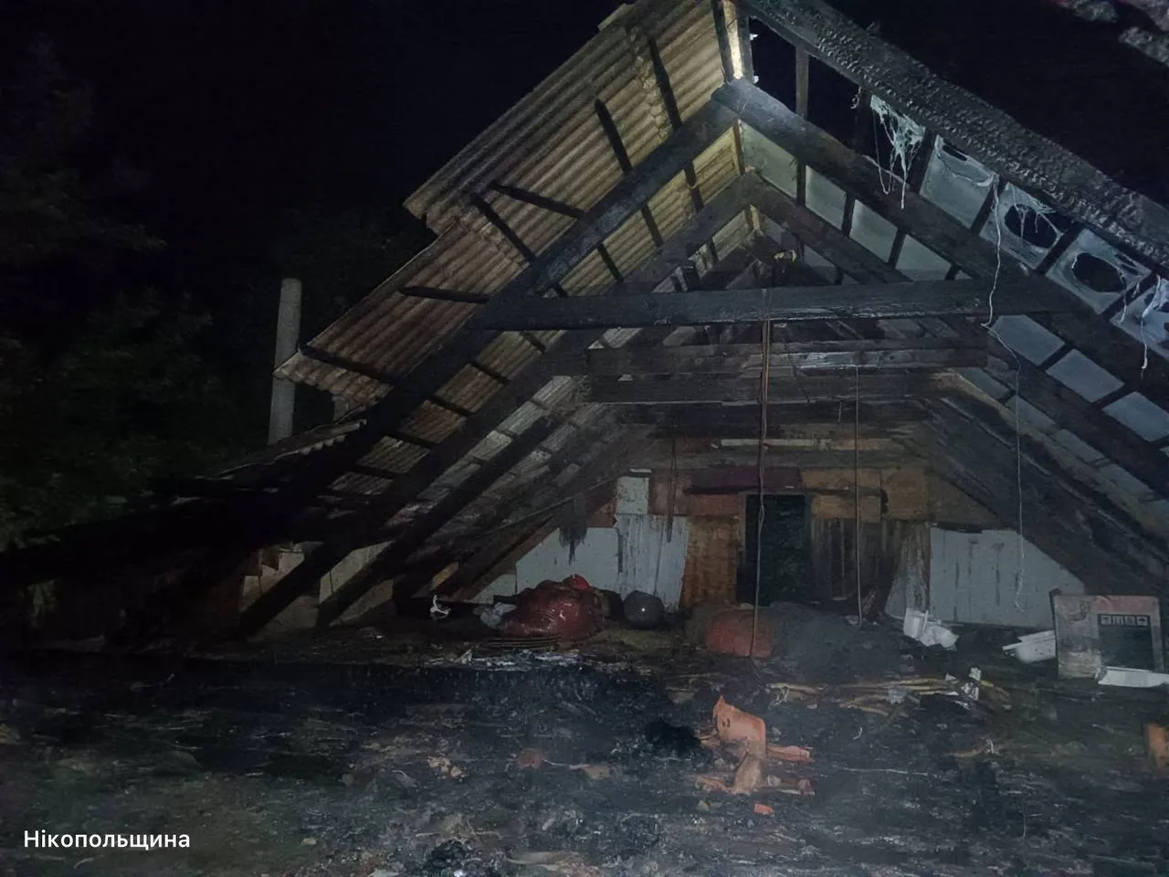 Окупанти вдарили по Дніпропетровщині безпілотниками та артилерією: постраждали четверо людей