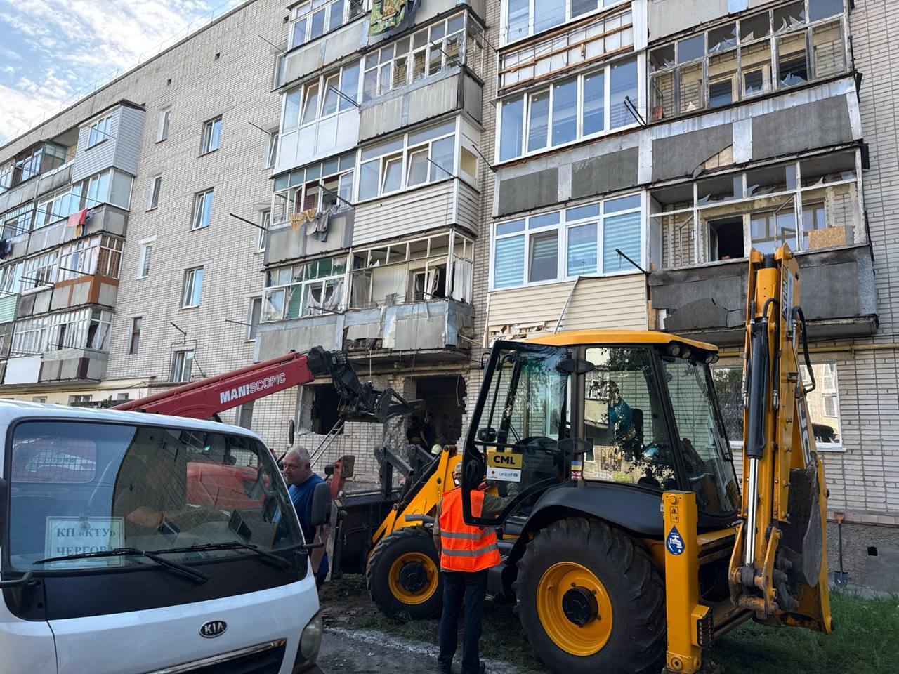 В ураженій багатоповерхівці знайшли тіло жінки