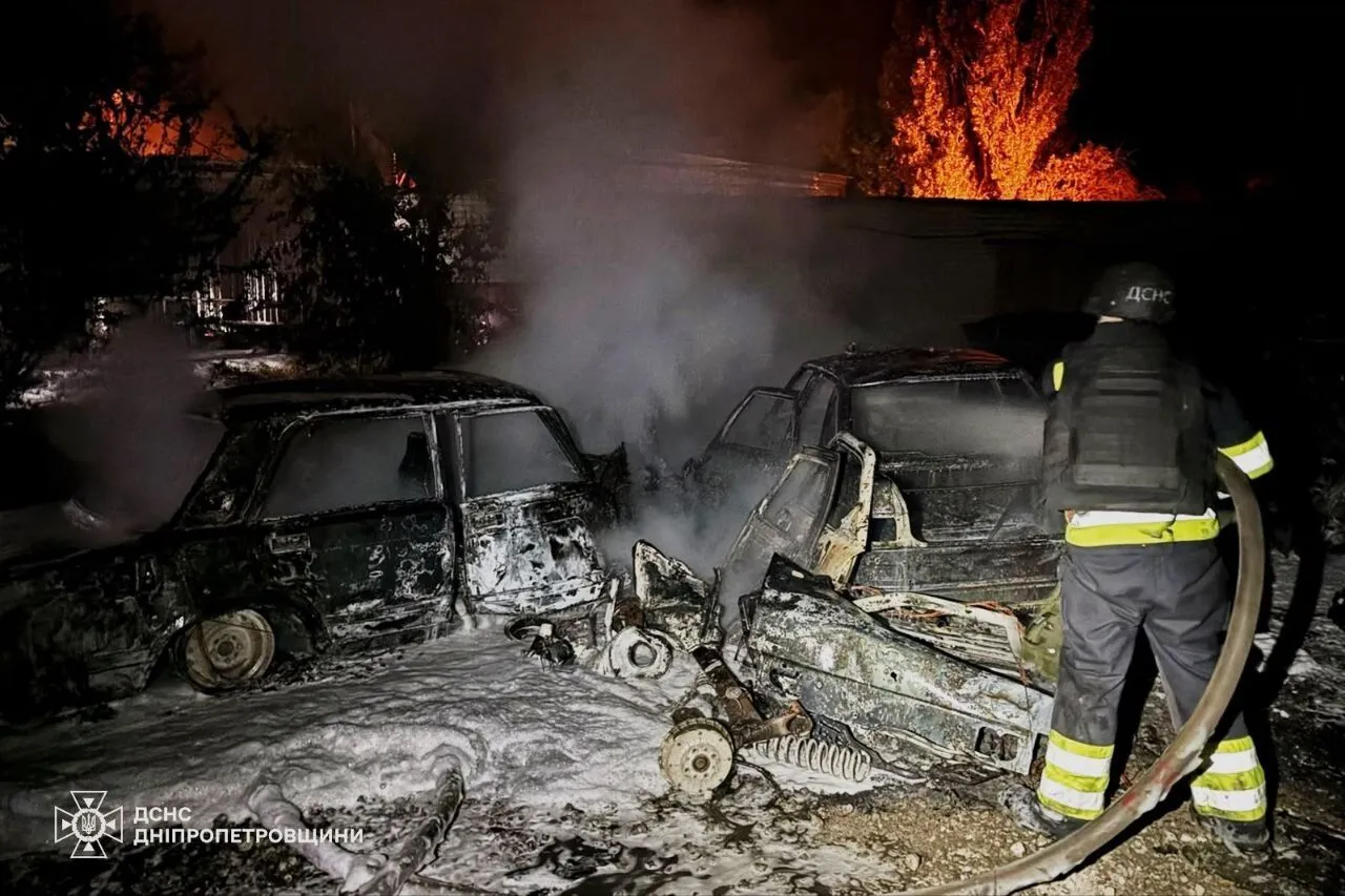 Окупанти вдарили по Дніпропетровщині безпілотниками та артилерією: постраждали четверо людей