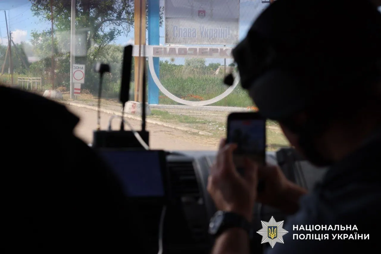 На Херсонщині російський дрон атакував евакуаційну колону із прифронтової Білозерки. Фото