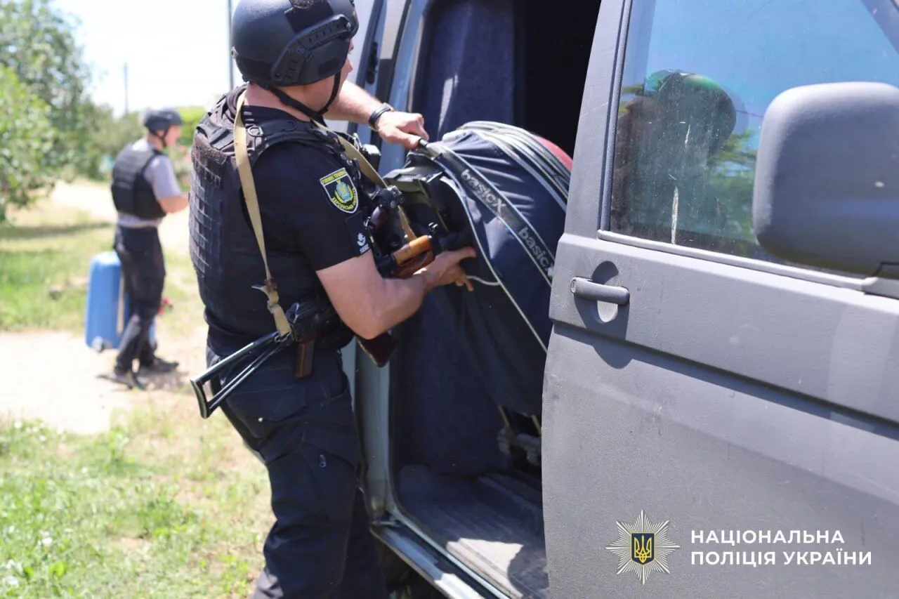 На Херсонщині російський дрон атакував евакуаційну колону із прифронтової Білозерки. Фото
