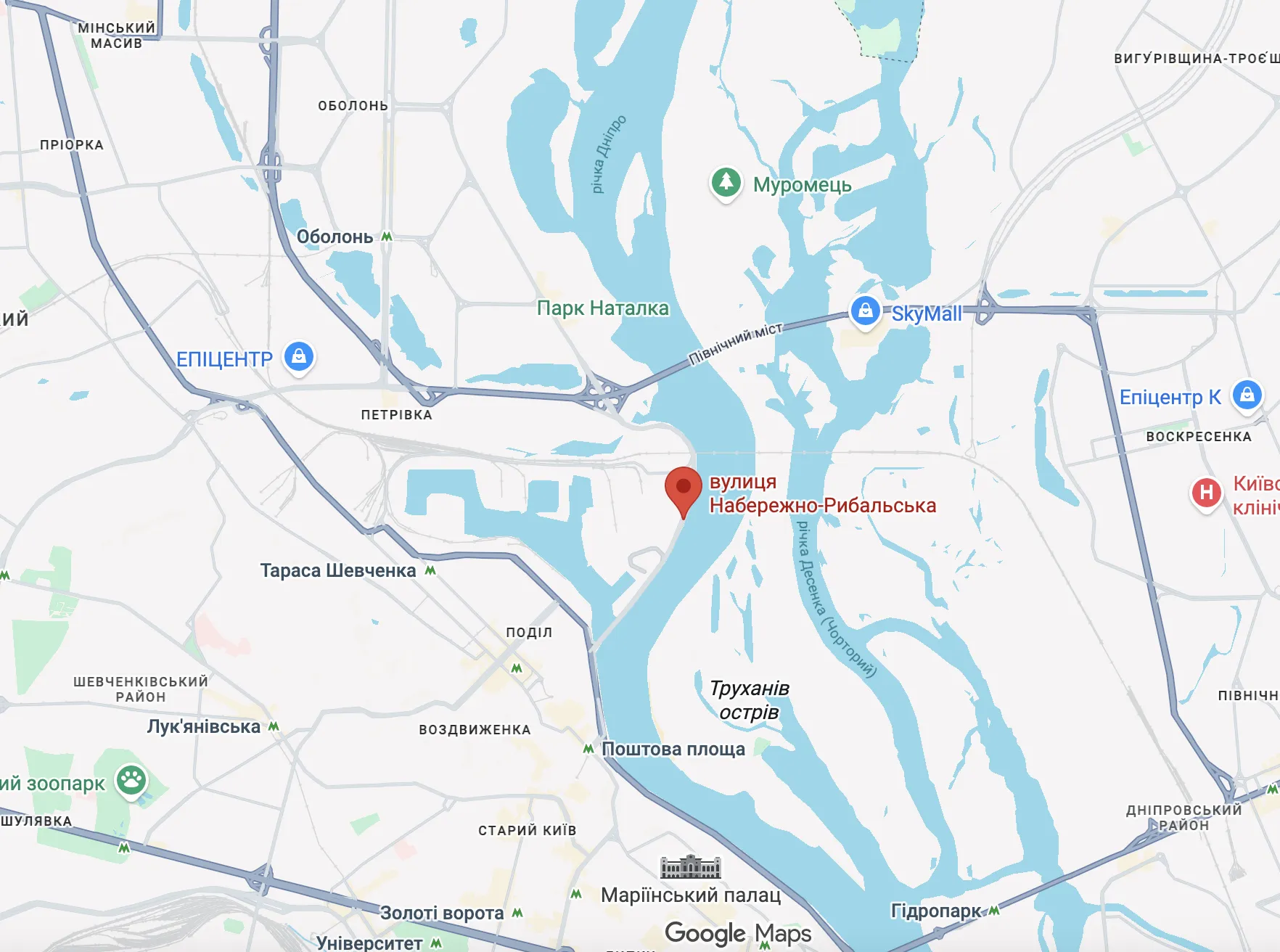 В Киеве водитель микроавтобуса устроил шахматные гонки и перевернулся. Видео