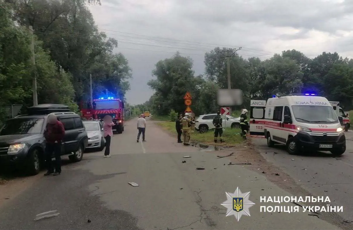 Під Києвом п’яний водій влаштував масову ДТП: є загиблий, серед постраждалих – дитина. Фото та подробиці