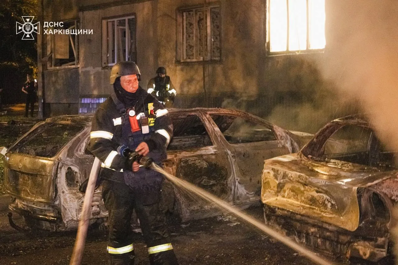 Харків був під масованою атакою російських дронів: є влучання в багатоповерхівку, 15 людей постраждали. Фото