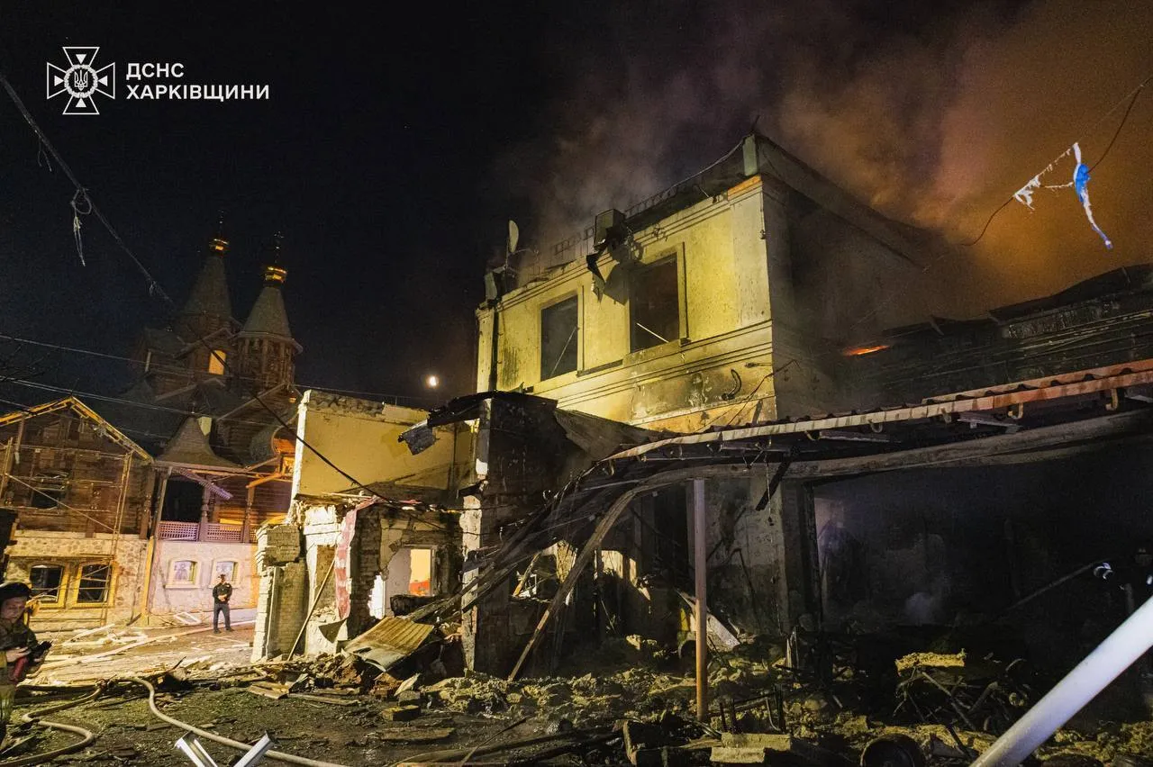 Харків був під масованою атакою російських дронів: є влучання в багатоповерхівку, 15 людей постраждали. Фото
