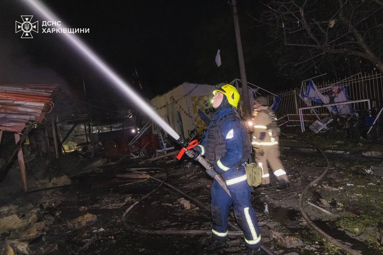Харків був під масованою атакою російських дронів: є влучання в багатоповерхівку, 15 людей постраждали. Фото