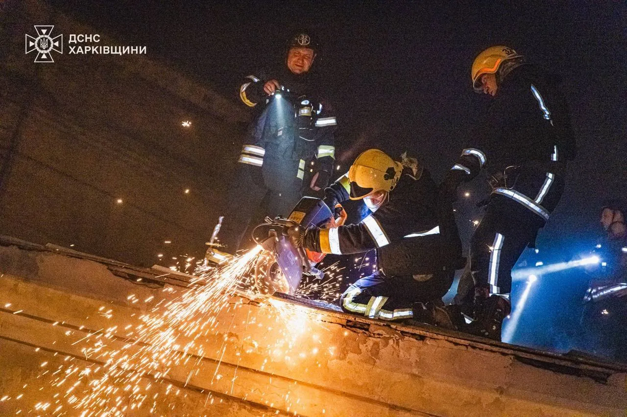 Харків був під масованою атакою російських дронів: є влучання в багатоповерхівку, 15 людей постраждали. Фото