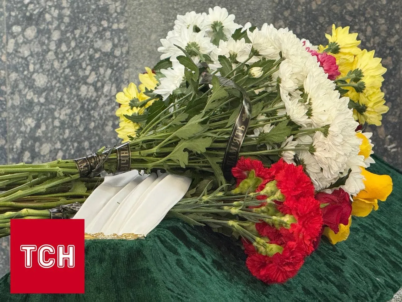 В Киеве попрощались с воспитательницей детсада, которую 5 июня убил водитель Mercedes. Фото