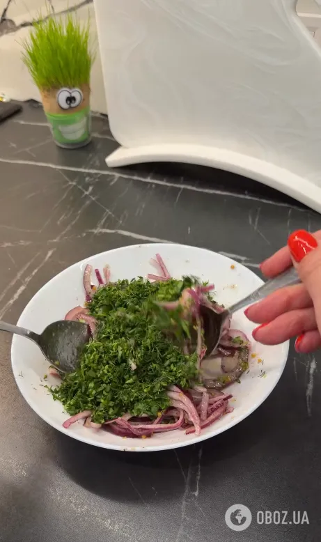 Какой вкусный салат приготовить с помидорами: добавьте пикантный маринад