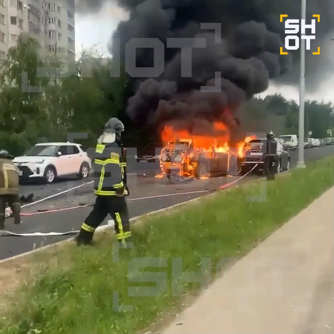 У підмосковній Балашисі підірвали авто в кварталі для військових: водій загинув, момент вибуху потрапив на відео