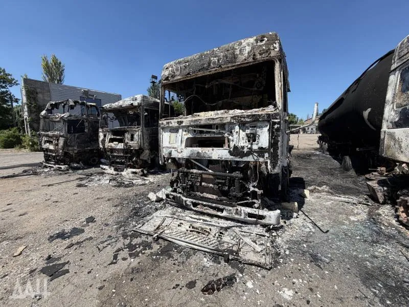 22 грузовика сгорели на стоянке в оккупированном Донецке