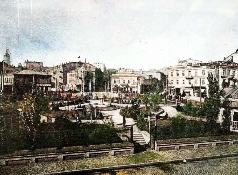 1900-е годы. Сквер на нынешнем Майдане Незалежности.