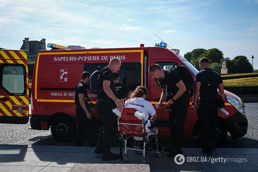 Женщине стало плохо во время сильной жары 25 июня 2026 года в Париже