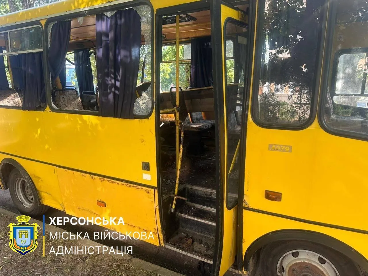 Оккупанты обстреляли маршрутку в Херсоне