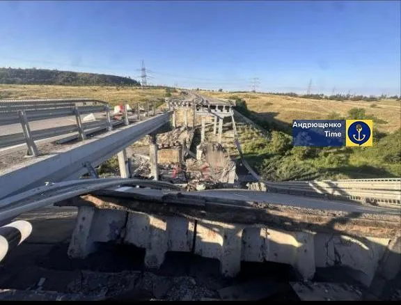 Силы обороны разрушили мост на трассе Мариуполь-Донецк.