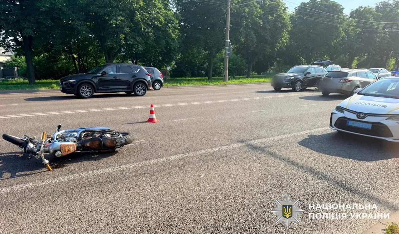 Мотоцикліст помер у лікарні від отриманих у ДТП травм.