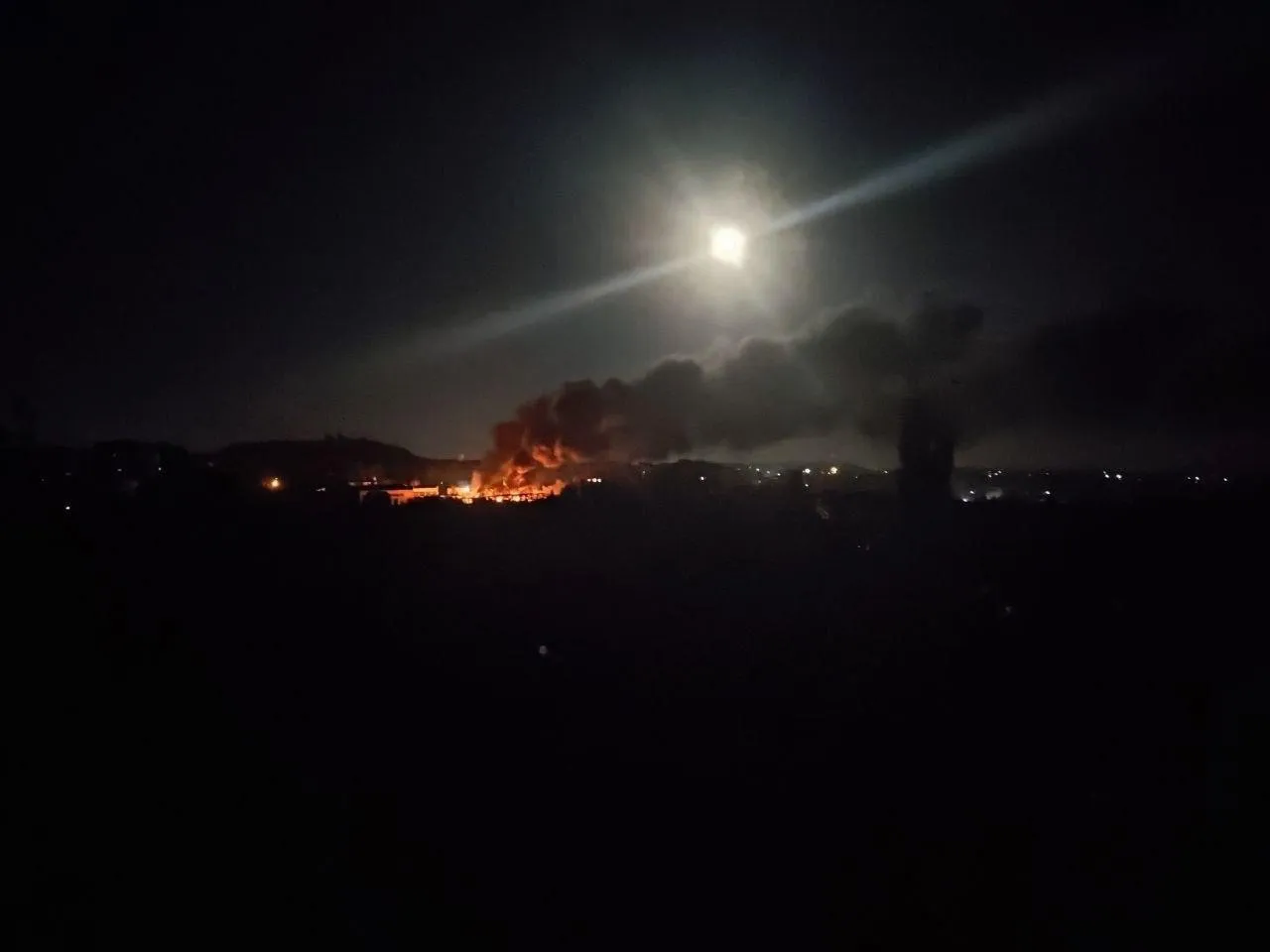 22 грузовика сгорели на стоянке в оккупированном Донецке
