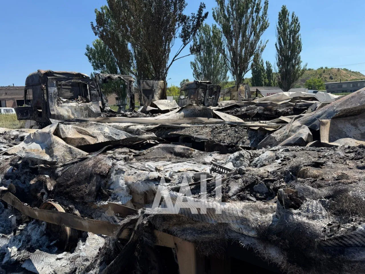 22 грузовика сгорели на стоянке в оккупированном Донецке