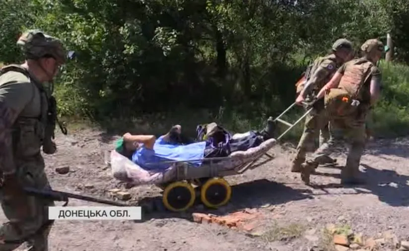 Поранення також отримали двоє цивільних.