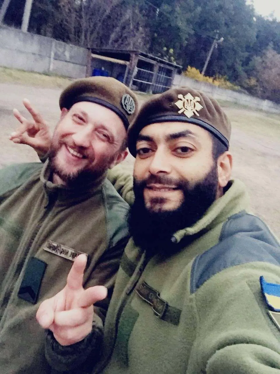 Олег Бобало с побратимом.