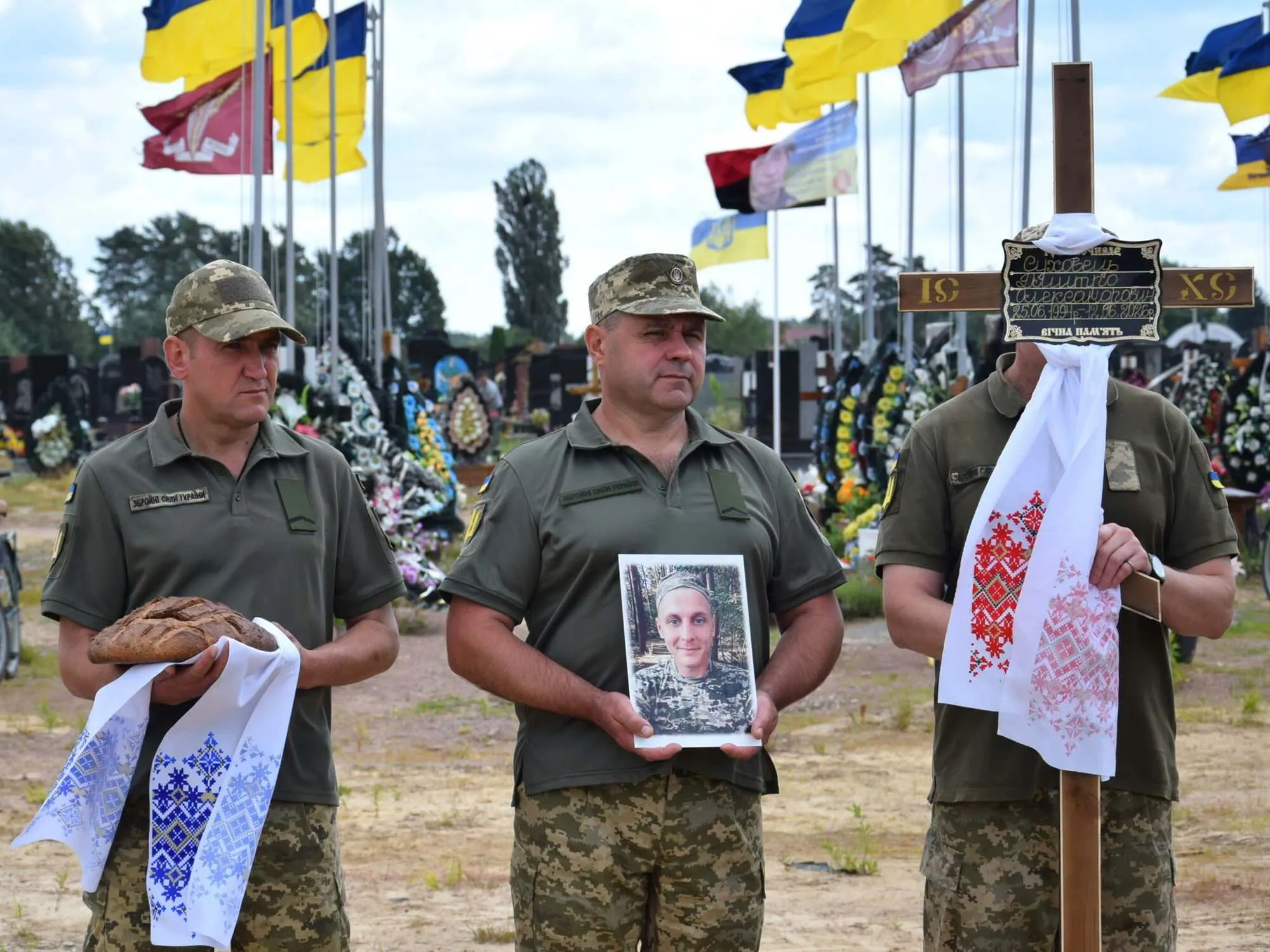 У Житомирі попрощалися з Героєм Дмитром Суховцем
