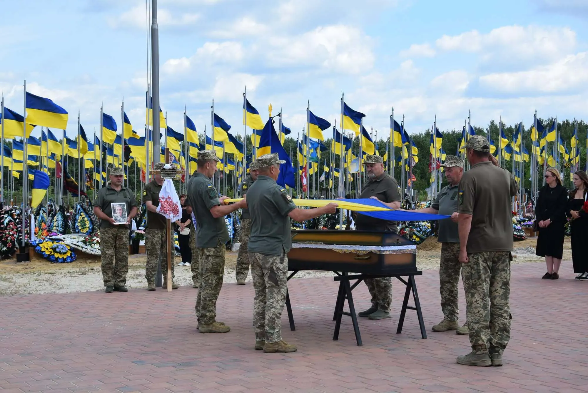 У Житомирі попрощалися з Героєм Дмитром Суховцем