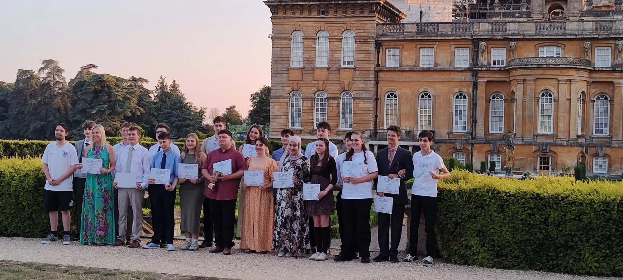 Украинец стал студентом года в английском колледже: награду вручали в Blenheim Palace, где родился и жил Черчилль. Фото