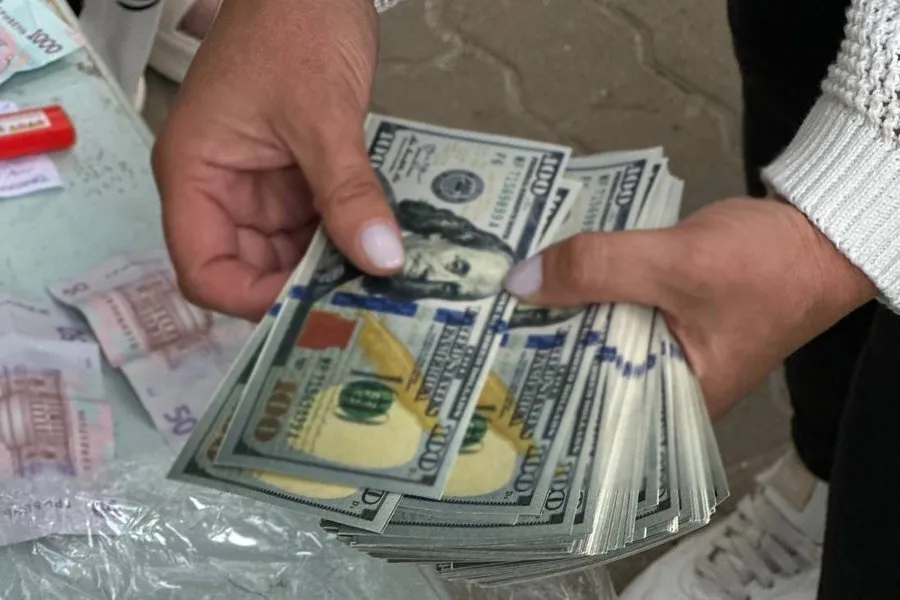 Мать продала сына за 10 тысяч долларов