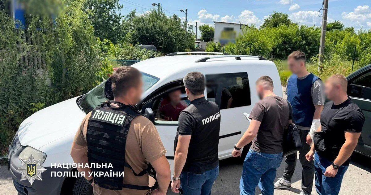 Правоохранители задержали военнослужащего сразу после получения взятки.