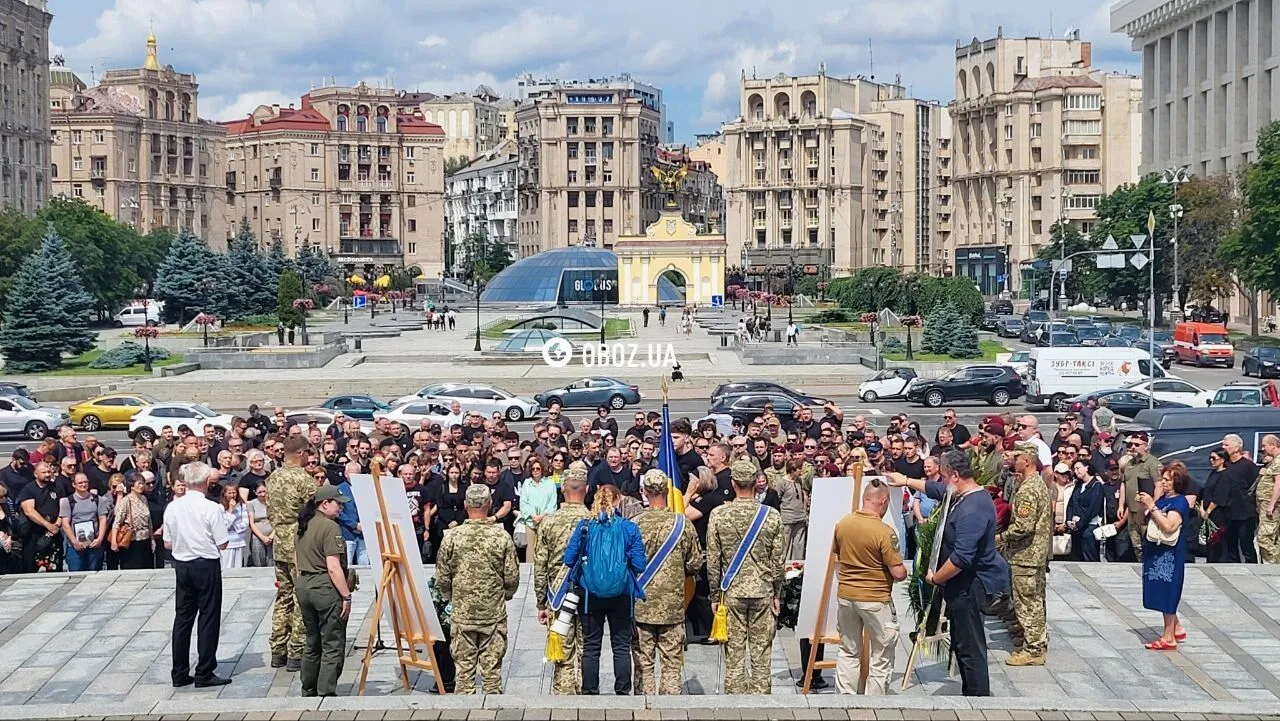 Церемония прощания с Героем на Майдане Независимости.