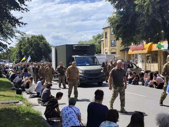 У Лохвицькій громаді попрощалися з Богданом та Діаною, яких у Києві вбила російська ракета