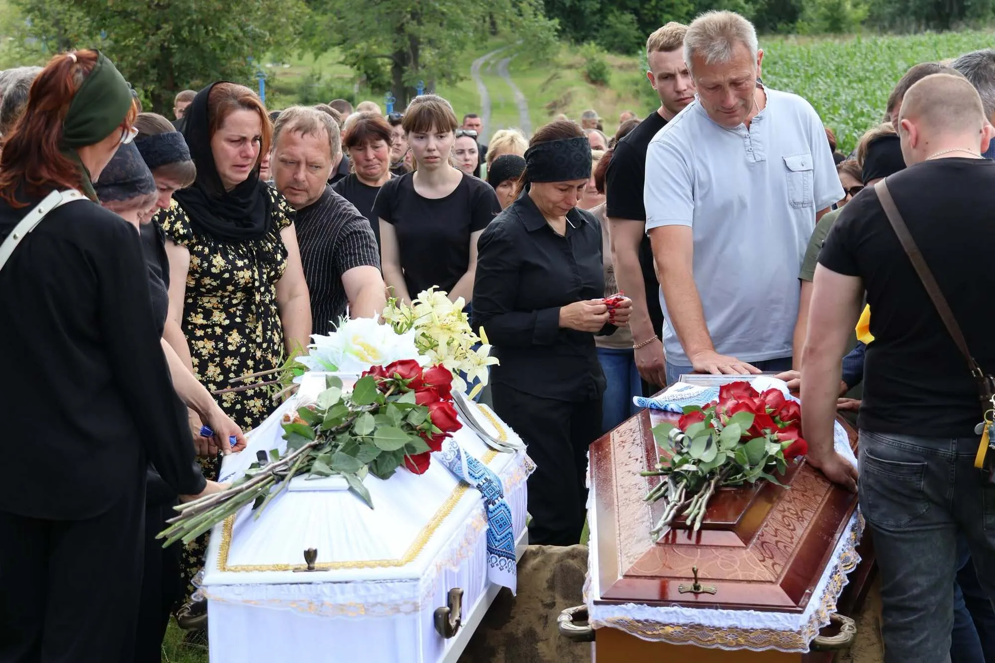 У Лохвицькій громаді попрощалися з Богданом та Діаною, яких у Києві вбила російська ракета