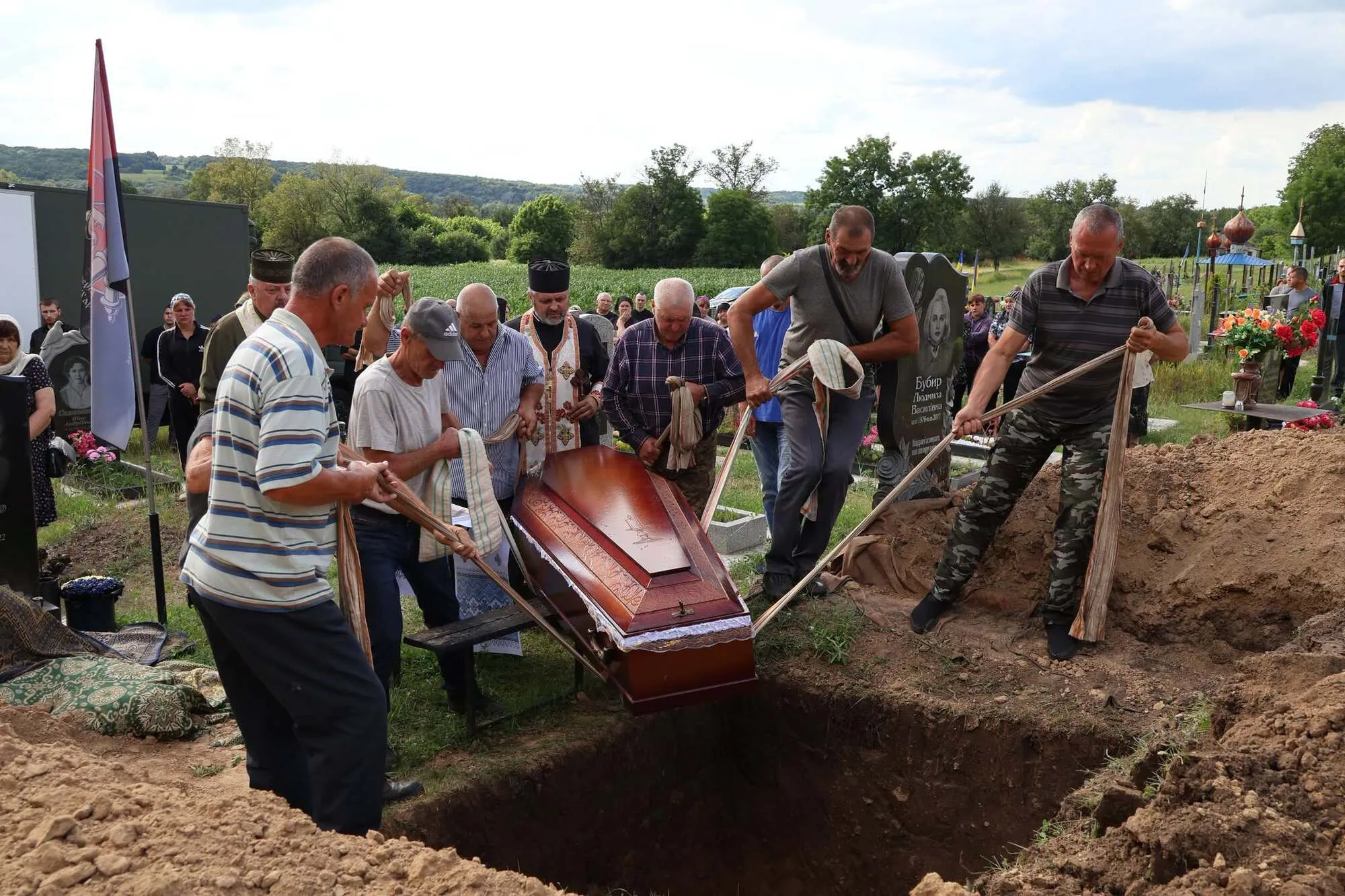 У Лохвицькій громаді попрощалися з Богданом та Діаною, яких у Києві вбила російська ракета