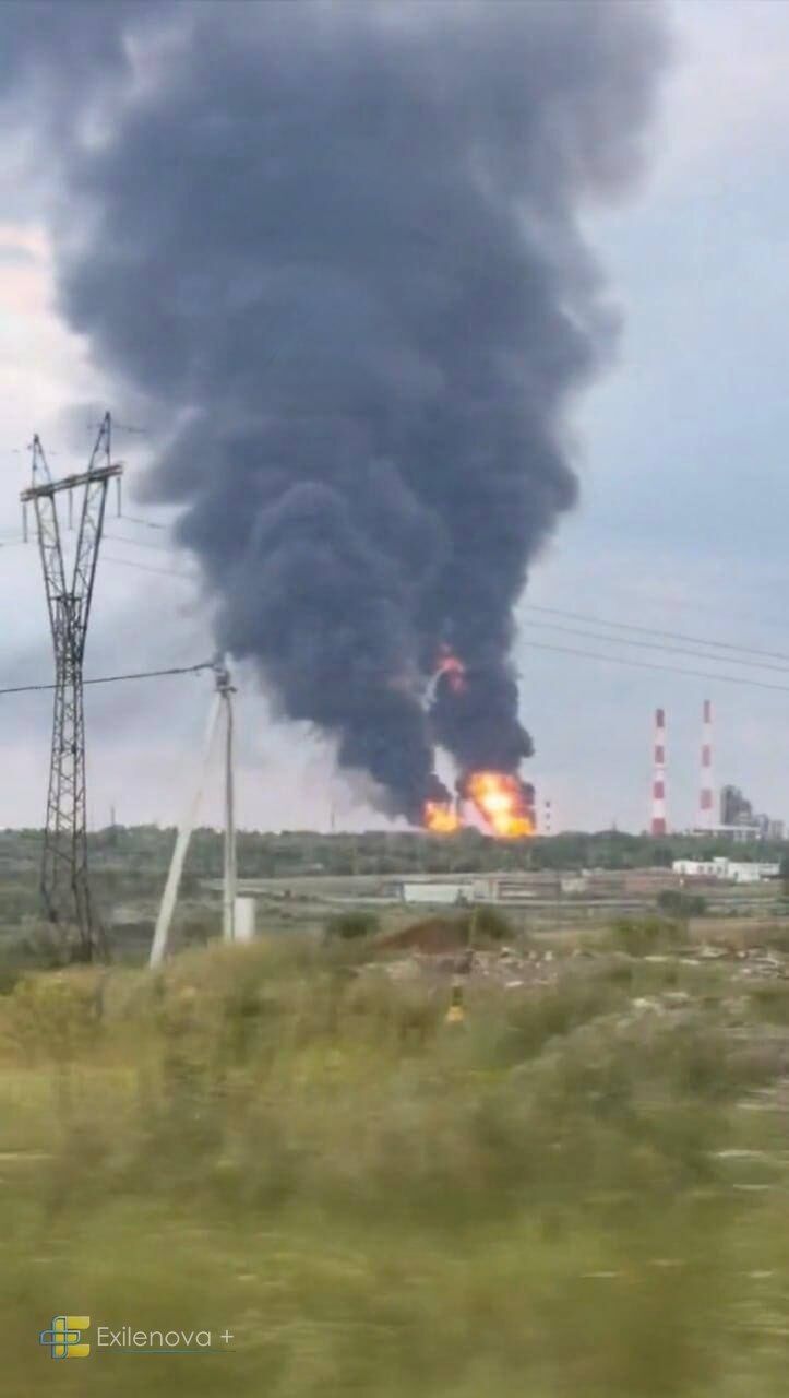 Горить Сизранський НПЗ після атаки