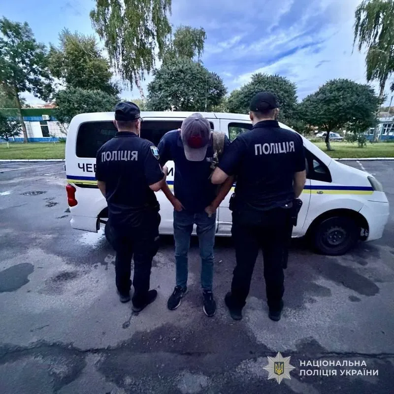 В Сумах задержан мужчина, который срезал троллейбусные провода после авиаудара.