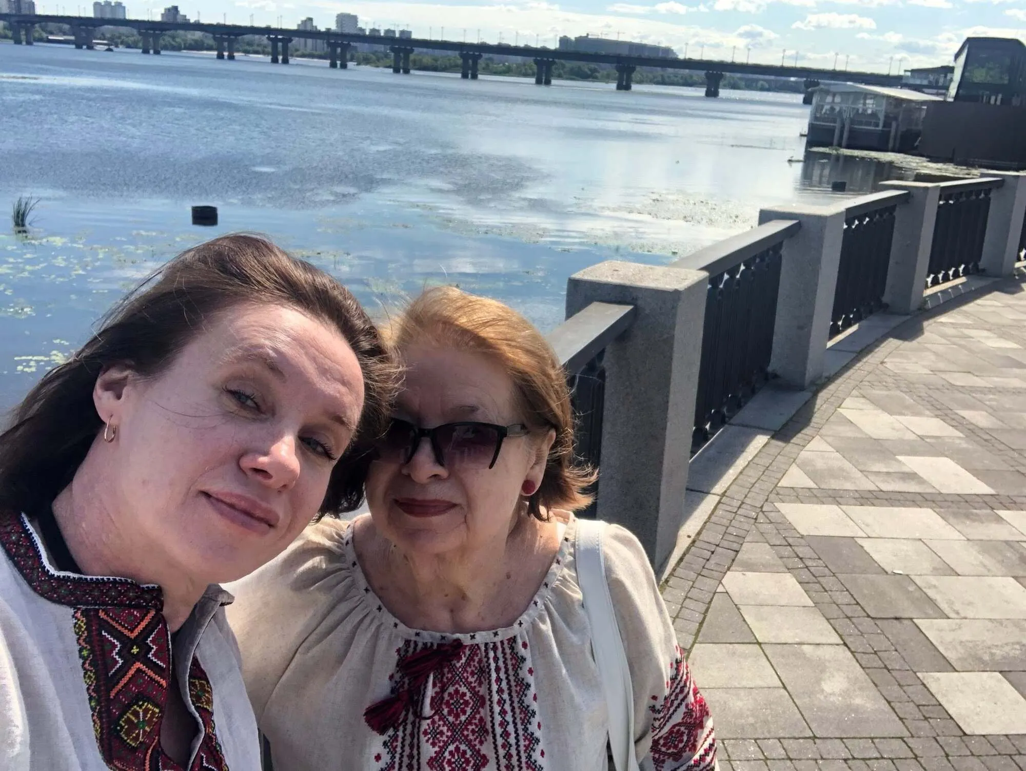 В 2021 році акторка перевезла маму до Києва.