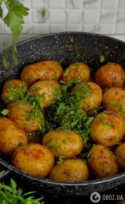 Как вкусно приготовить молодой картофель на ужин: рецепт на сковороде