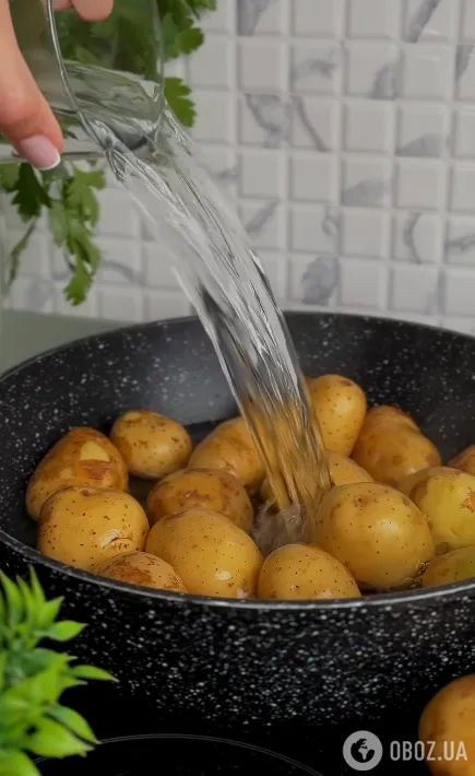 Как вкусно приготовить молодой картофель на ужин: рецепт на сковороде