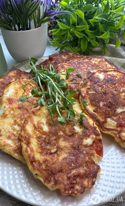 Быстрые оладьи с помидорами и сыром: отличный вариант перекуса