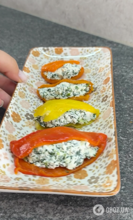 Вкусная летняя закуска из перцев: добавьте внутрь сыр