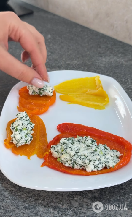 Вкусная летняя закуска из перцев: добавьте внутрь сыр