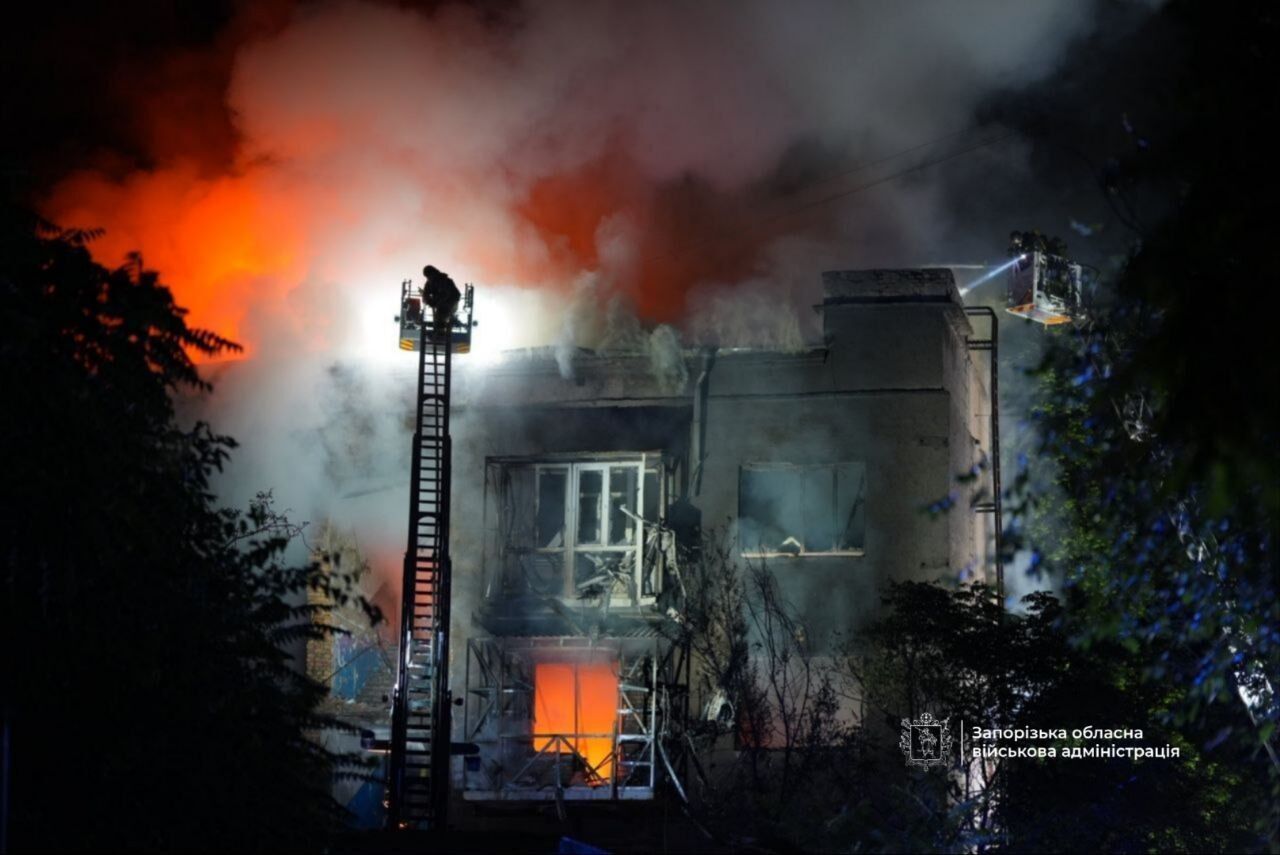 Ворог вдарив по багатоповерхівці у Запоріжжі