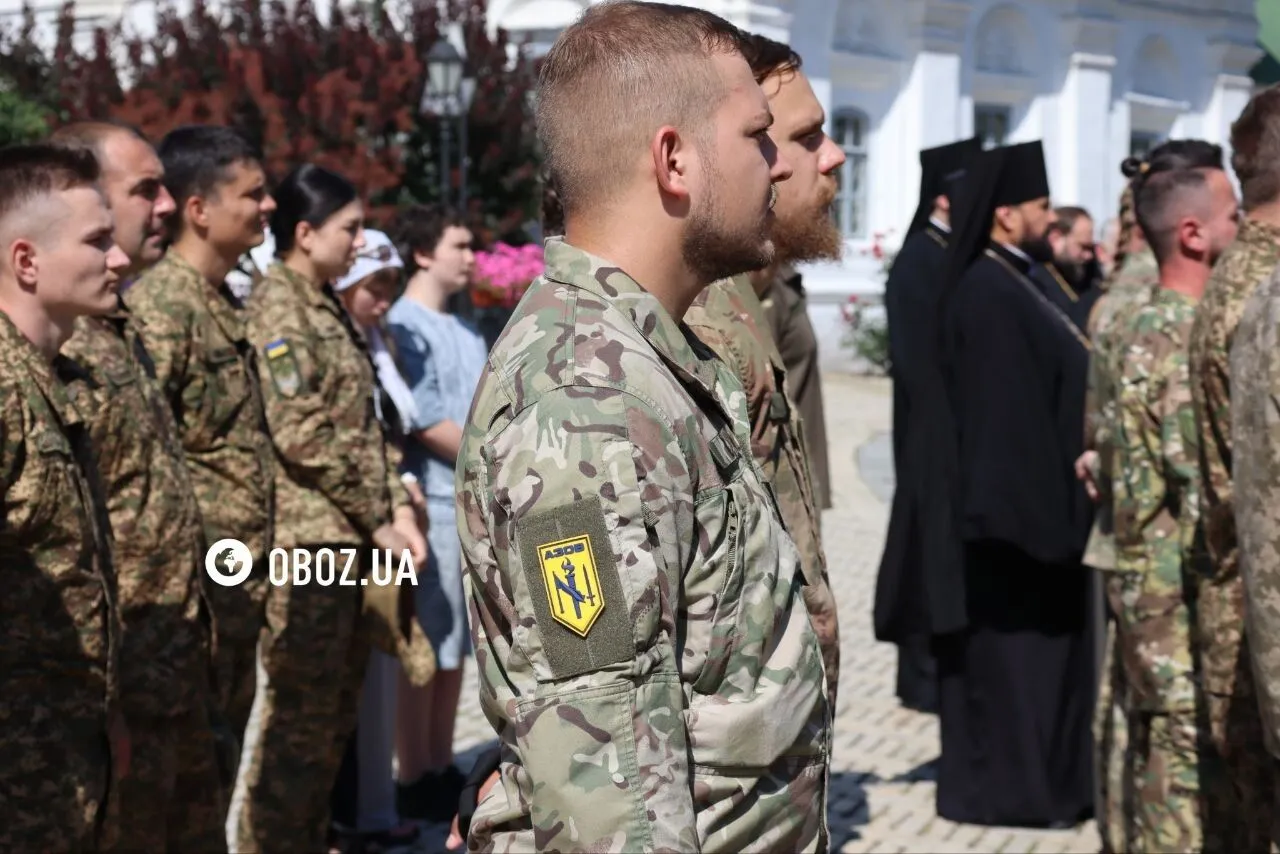 Військові на урочистій церемонії.