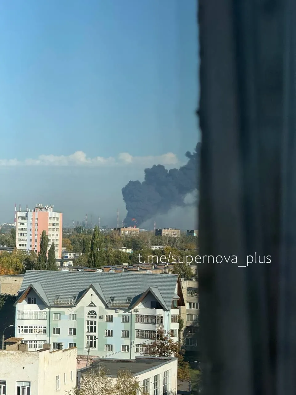 Кадри пожежі на НПЗ.
